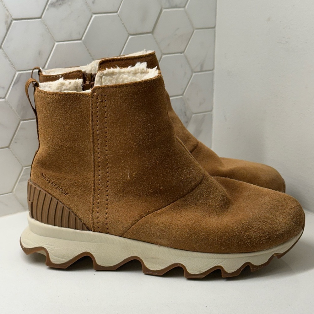 Sorel Kinetic Sport Short Boots Camel Brown Suede Womens Size 6 Brown. B2